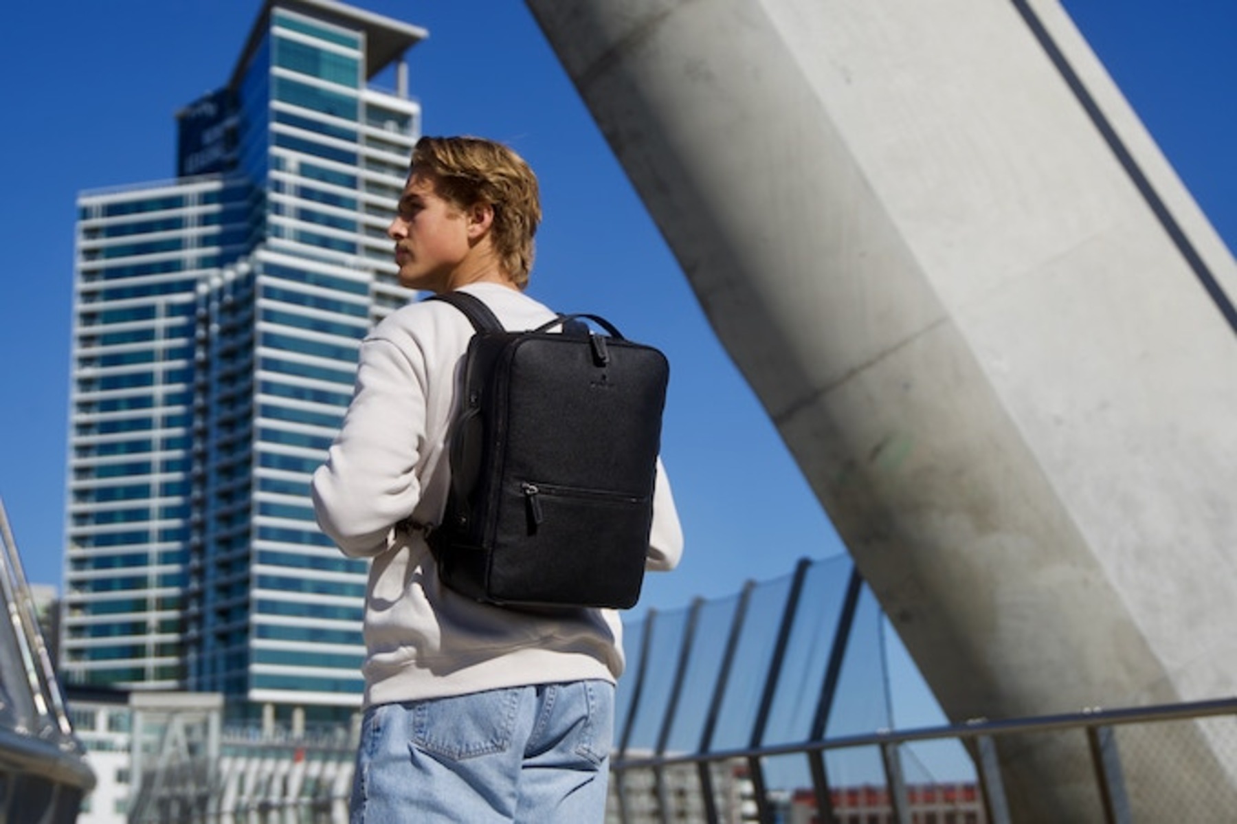 Evolutionary Backpack: An All-in-one Solution to Keep Your Stuff Organized