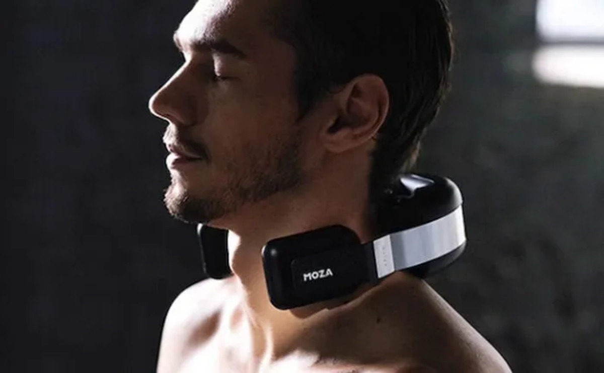Enjoy a Relaxing Massage Anywhere with this Innovatively Designed 4D Massager